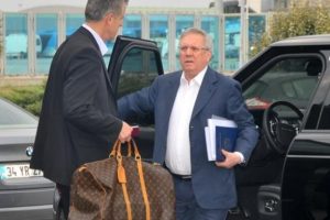 Aziz Yıldırım, Martin Skrtel transferi i&ccedil;in İngiltere'de