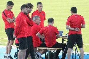 Ersun Yanal bilimsel &ccedil;alışıyor!