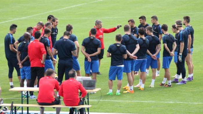Trabzonspor, g&uuml;n&uuml;n ilk antrenmanında kondisyon ve taktik &ccedil;alışması ger&ccedil;ekleştirdi