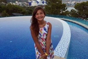 Otel havuzunda boğulan k&uuml;&ccedil;&uuml;k Minel defnedildi