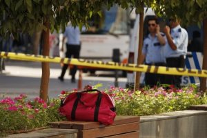 Ş&uuml;pheli &ccedil;anta polisi alarma ge&ccedil;irdi