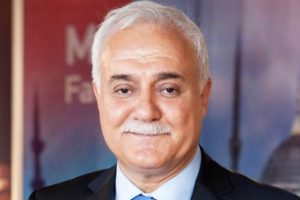 Nihat Hatipoğlu'ndan eşine b&uuml;y&uuml;k jest