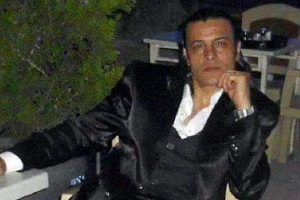 Şarkıcı evinde &ouml;l&uuml; bulundu