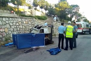 Kamyonet alt yola d&uuml;şt&uuml;: 1 &ouml;l&uuml;, 2 yaralı