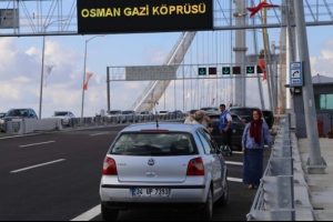 Osmangazi K&ouml;pr&uuml;s&uuml;'nde selfie i&ccedil;in durana 92 lira ceza