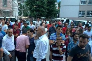 Kan vermek i&ccedil;in kuyruğa girdiler