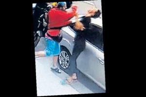 Fatih'te sigara i&ccedil;tiği i&ccedil;in saldırıya uğrayan gen&ccedil; konuştu