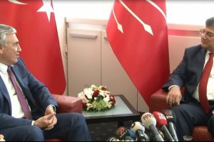 MHP heyeti CHP'ye bayram ziyaretinde bulundu