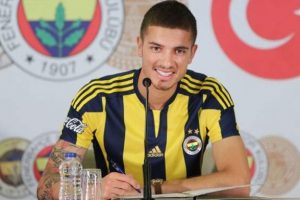 Fenerbah&ccedil;e, 13 yıl sonra bir Rus futbolcuyu kadrosuna dahil etti