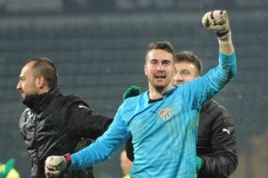 Batalla, Eto'o'nun d&uuml;zenlediği yardım ma&ccedil;ında d&uuml;nya karmasının formasını giyecek
