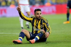 Fenerbah&ccedil;e'de Volkan Şen ameliyat oldu
