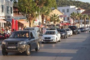 Ayvalık'ta trafik kilitlendi