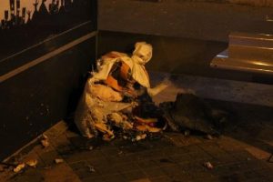 Belediye yanında bırakılan ş&uuml;pheli &ccedil;uvaldan &ccedil;&ouml;p &ccedil;ıktı