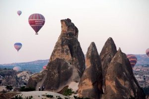 Kapadokya'da turistlerin balon ilgisi