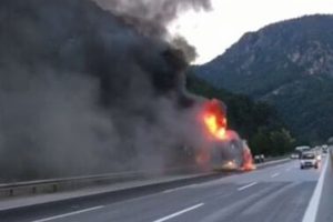 34 yolcuyla birlikte alev aldı!