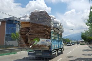 Bursa'da trafikte tehlikeli g&ouml;r&uuml;nt&uuml;ler