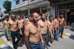 200 yıllık gelenek s&uuml;r&uuml;yor