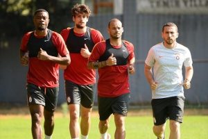 Sneijder takımla &ccedil;alıştı