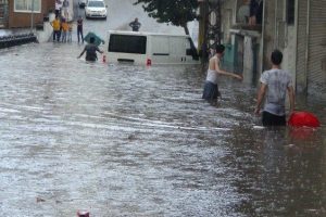 Gaziantep'te aşırı yağış hayatı fel&ccedil; etti