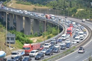 TEM'de yoğunluk s&uuml;r&uuml;yor