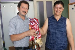 15 yaşındaki şampiyonun evi madalyadan ge&ccedil;ilmiyor