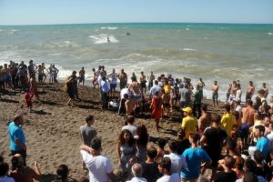 D&uuml;zce'de dalgalar bir kişiyi yuttu
