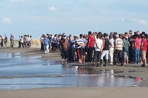 Denizde can pazarı: Kardeş kurtarıldı, ağabey kayıp