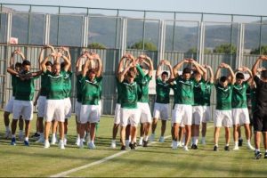 Bursaspor, sezonunun ilk &ccedil;alışmasını Hamza Hamaoğlu nezaretinde ger&ccedil;ekleştirdi
