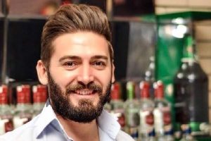 &Uuml;zerinde uyuyakaldıkları duba s&uuml;r&uuml;klenince denizde mahsur kaldılar