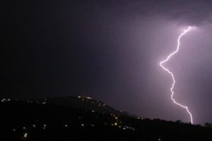Kars'ta yıldırım can aldı: 1 &ouml;l&uuml;, 1 yaralı