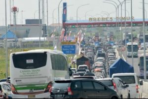 12 kişi trafikte beklerken yaşamını yitirdi