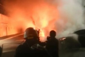 İstanbul Kağıthane'de 17 otomobil kundaklandı