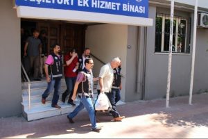 Tarık Toros'un da aralarında bulunduğu 13 kişi yurtdışına ka&ccedil;tı