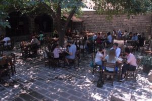 Sur'da tarihi yapılar canlanıyor