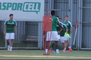 Bursaspor g&uuml;&ccedil;leniyor