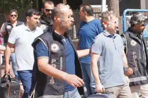 TSK'dan bir ilk: 2 amirale FET&Ouml;'den g&ouml;zaltı kararı