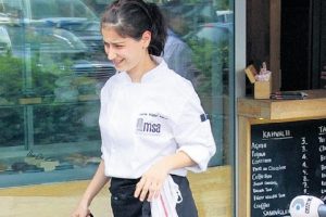 Hazal Kaya'nın restoran hayali seneye kaldı!