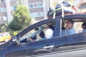 Bursa'da tehlikeli yolculuk! 2 kişi bagajda...