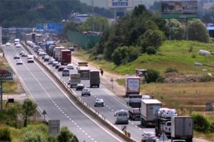İstanbul y&ouml;n&uuml;nde trafik akıcı