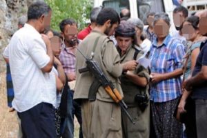 PKK'lı ter&ouml;ristler propaganda yapıp, iş makinesi yaktı