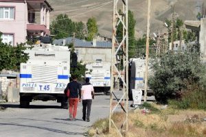 Van'da 1 ter&ouml;rist &ouml;l&uuml; ele ge&ccedil;irildi