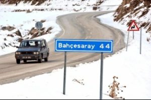 Bah&ccedil;esaray İl&ccedil;esi'nde 3 muhtar g&ouml;revden uzaklaştırıldı