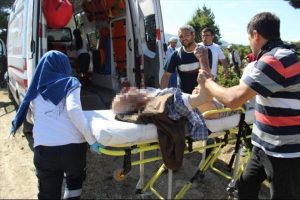 Freni boşalan minib&uuml;s&uuml;n altında can verdi