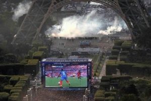 Final ma&ccedil;ı sırasında Paris'te tansiyon y&uuml;kseldi
