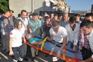 Bursa'da minib&uuml;s ile motosiklet &ccedil;arpıştı