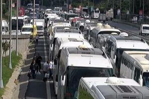 Otogardaki yoğunluk bug&uuml;n de devam ediyor