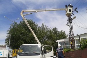 "Ka&ccedil;ak kullanmayacaksak kesin" diyen beldenin elektriği kesildi