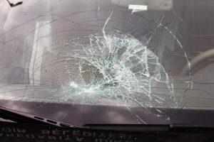 DBP'li başkanın aracına taşlı saldırı