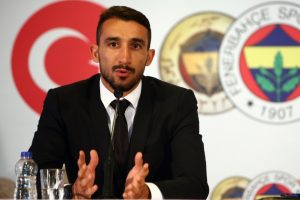 İmzayı attı konuştu: İnşallah futbolu burada bırakırım
