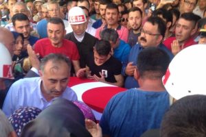 Bursa şehidine ağlıyor!